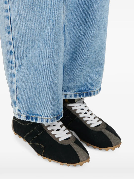 Black shoes, front view