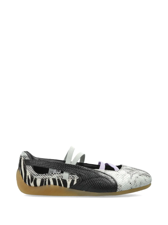Black sneaker, front view
