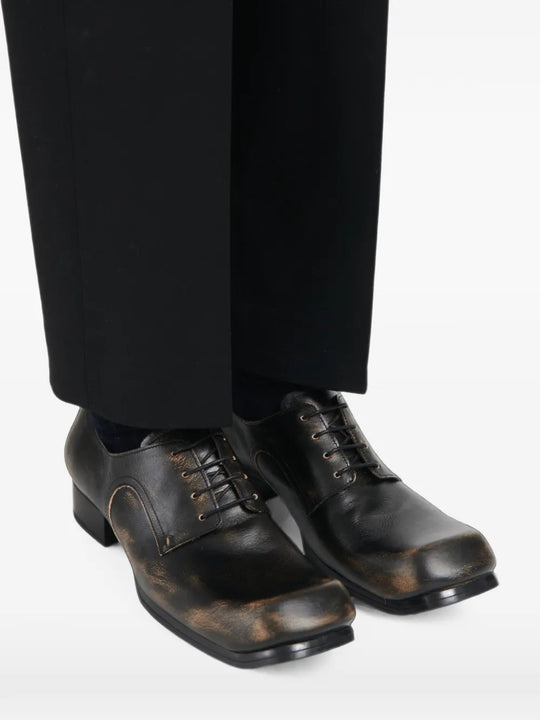 Black shoes, front view