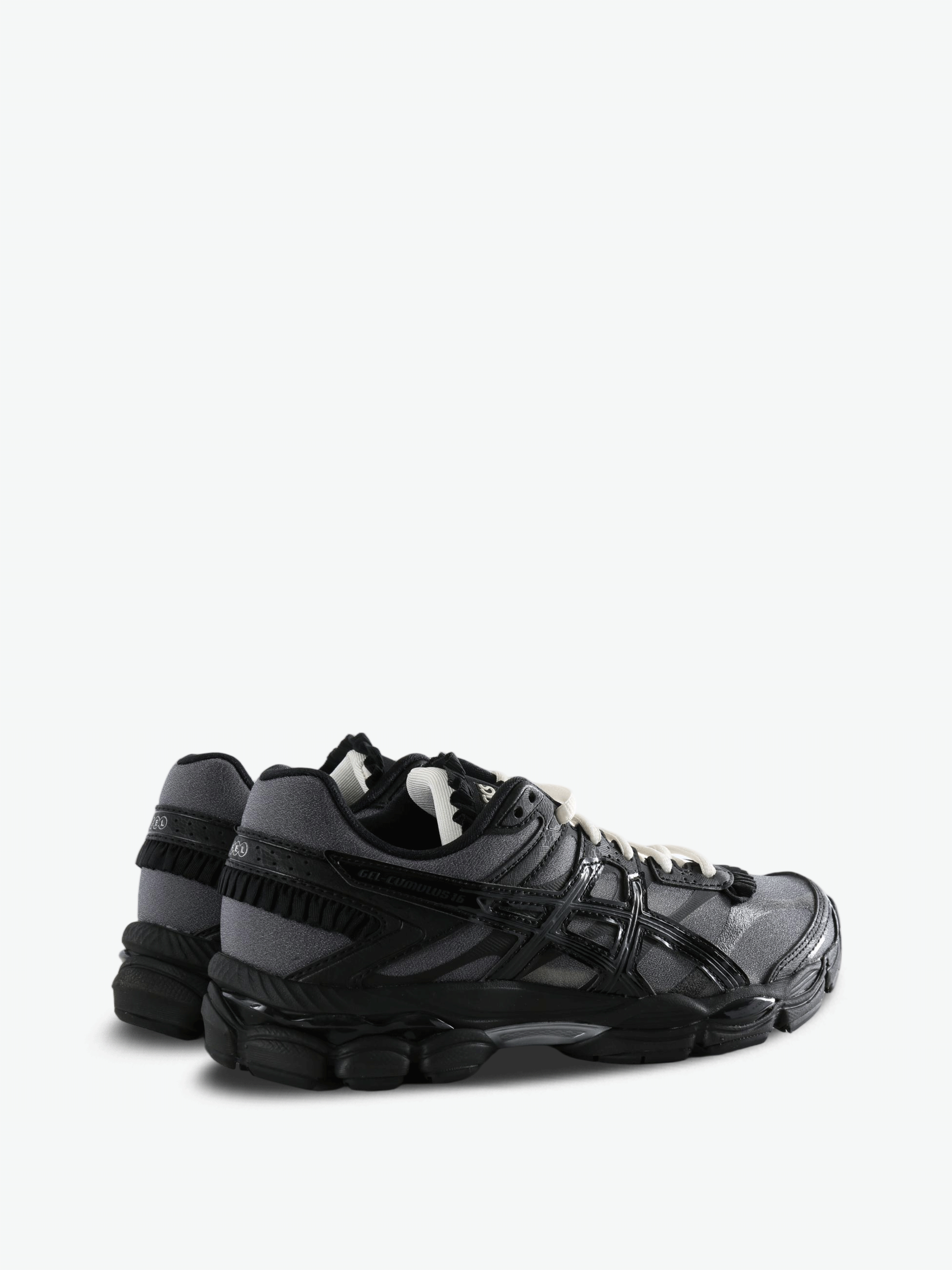Black shoes, back view