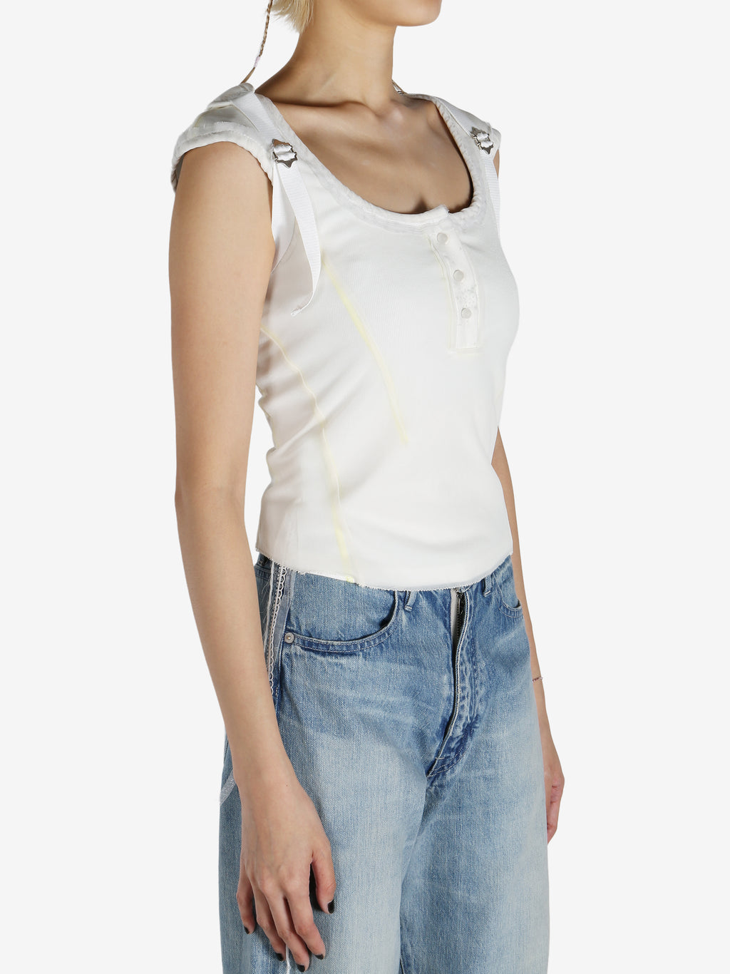 White shirt worn by a person, showing the shirt‘s fit