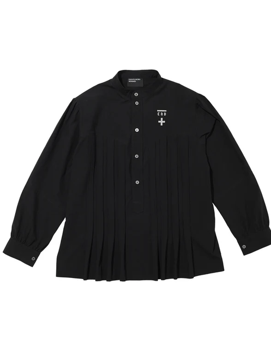 Black shirt, front view