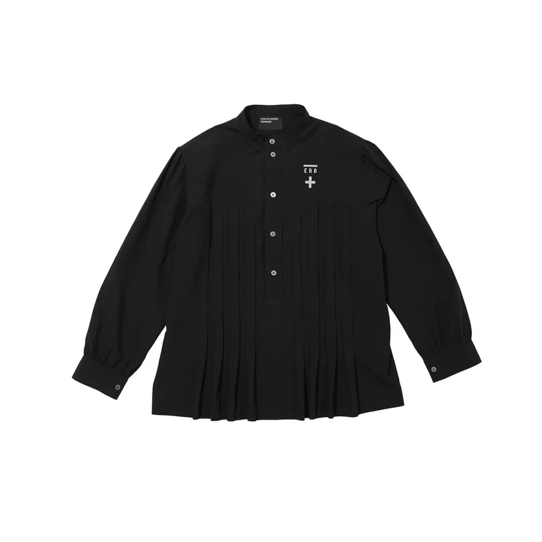 Black shirt, front view