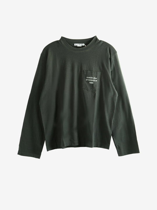 Black t-shirts, front view