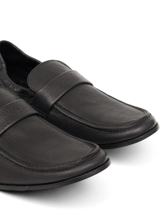 Black shoes, front view