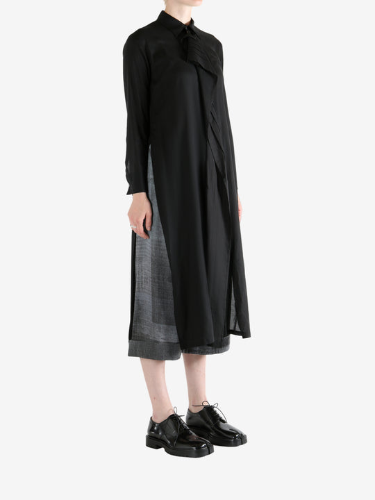 Black dress,full body view