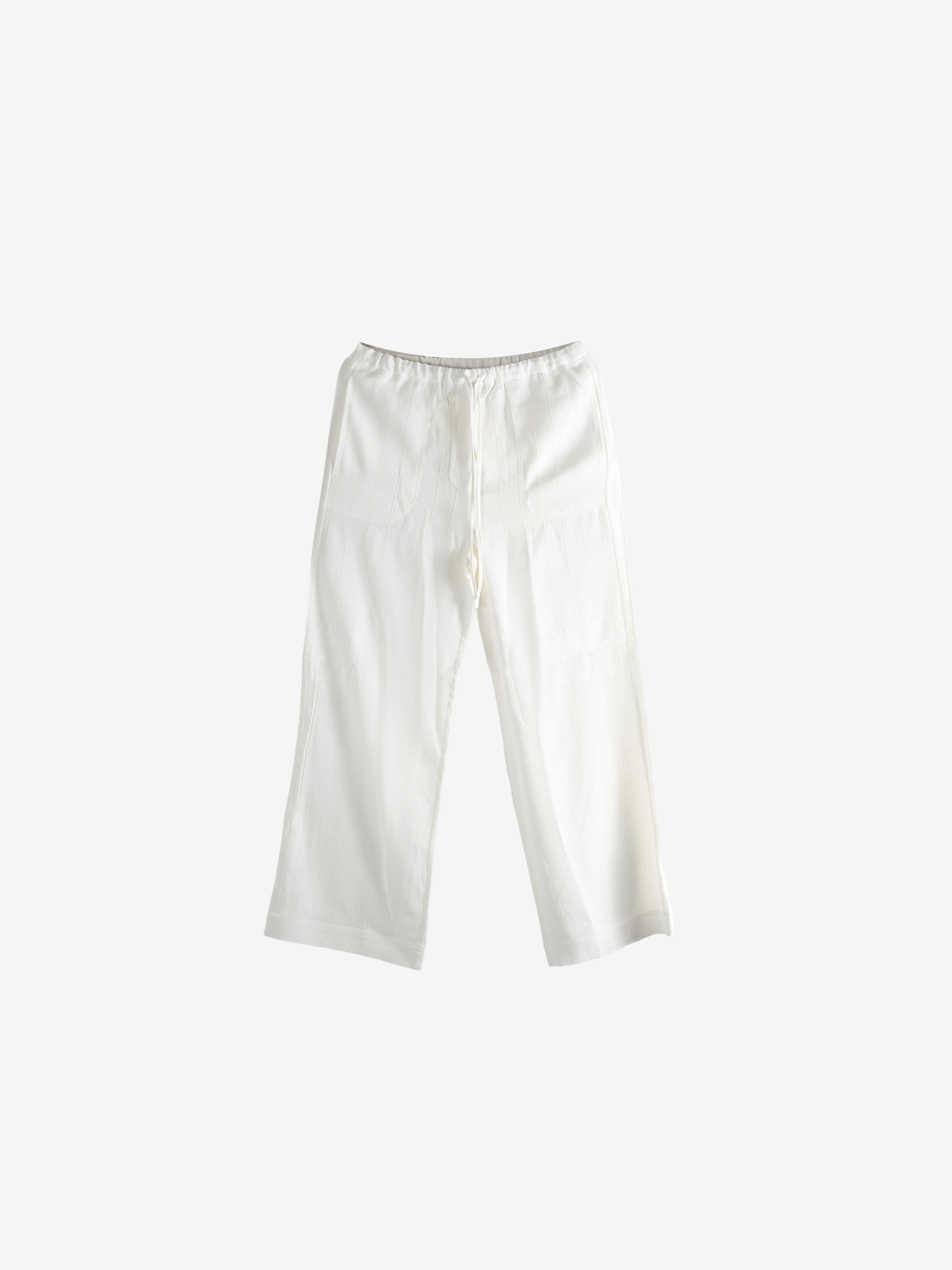 white pants,front view