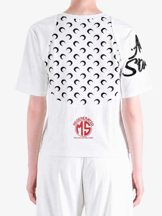 White t-shirt, full body view