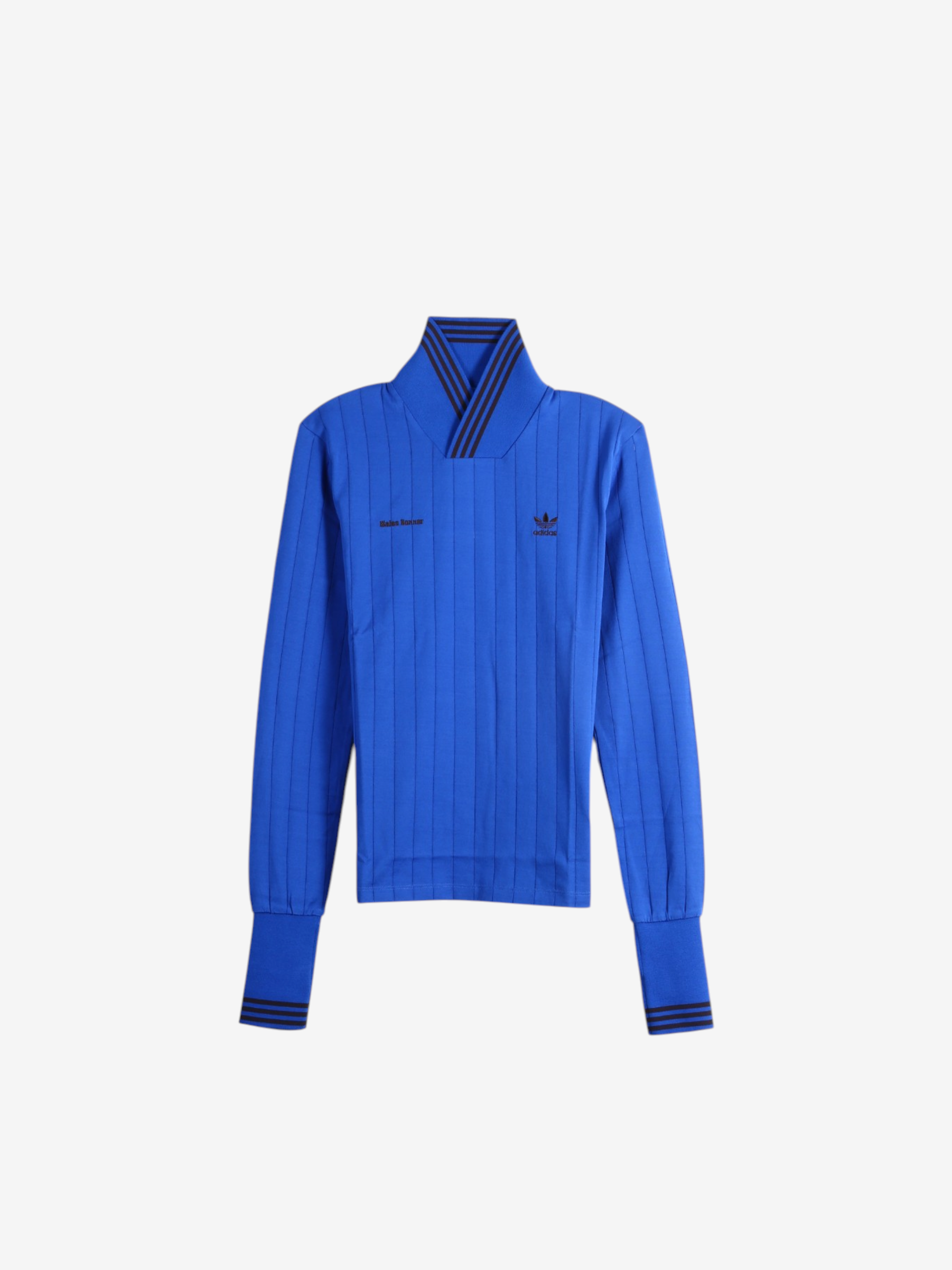 Blue top, front view