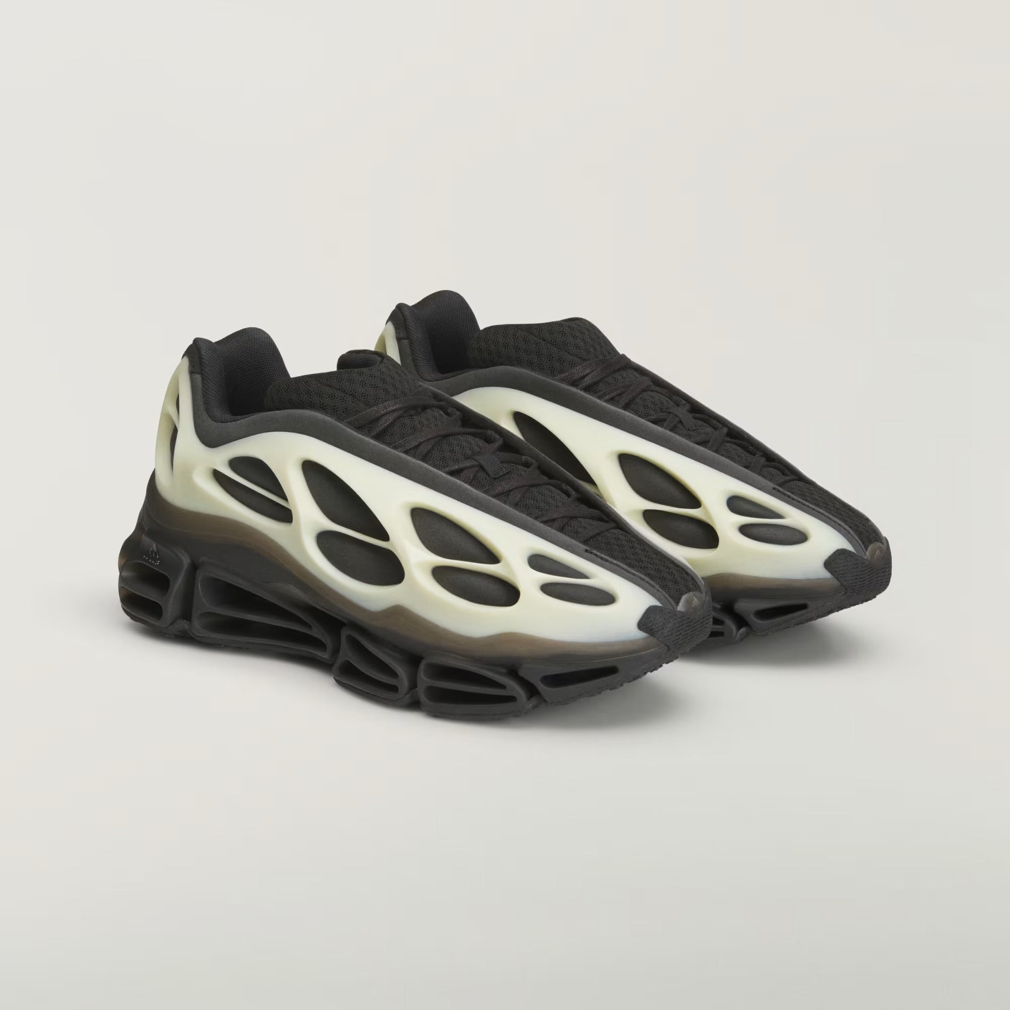 Black shoes, front view