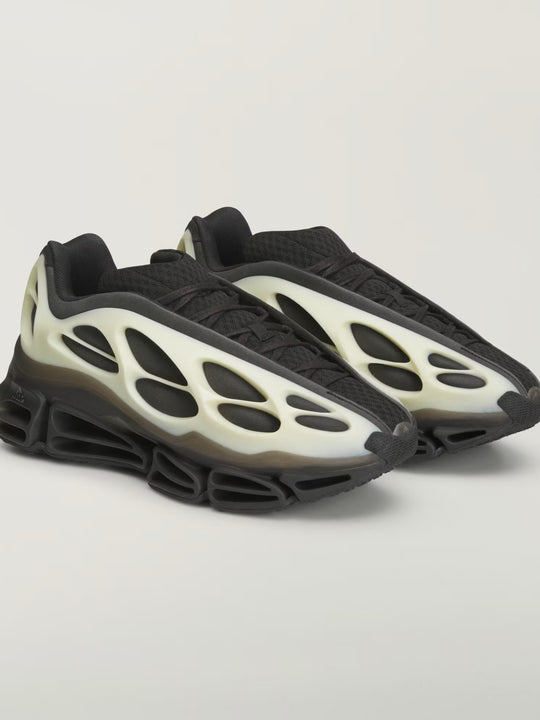 Black shoes, front view