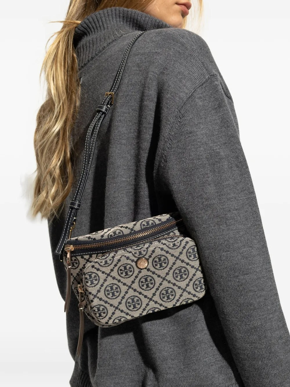 Navy bag carried by a person, showing the bag's fit