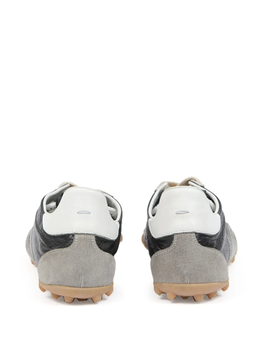 black sneakers,back view