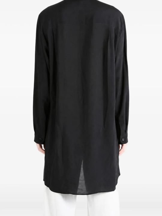 Black shirt, full body view