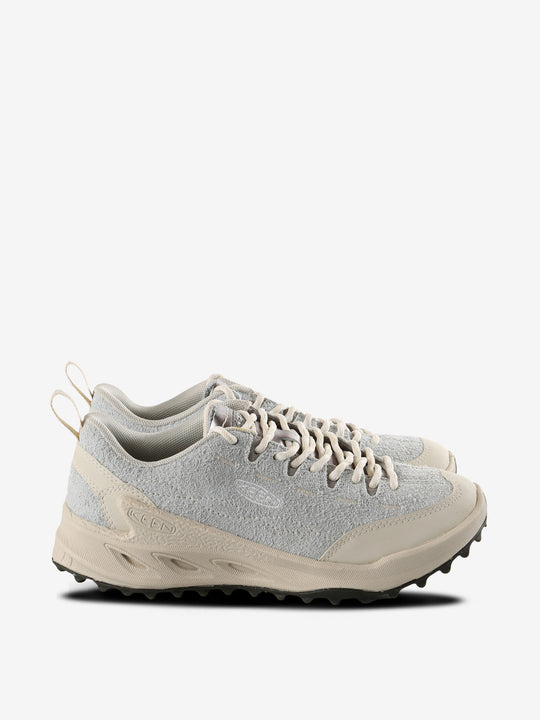  gray sneaker,front view