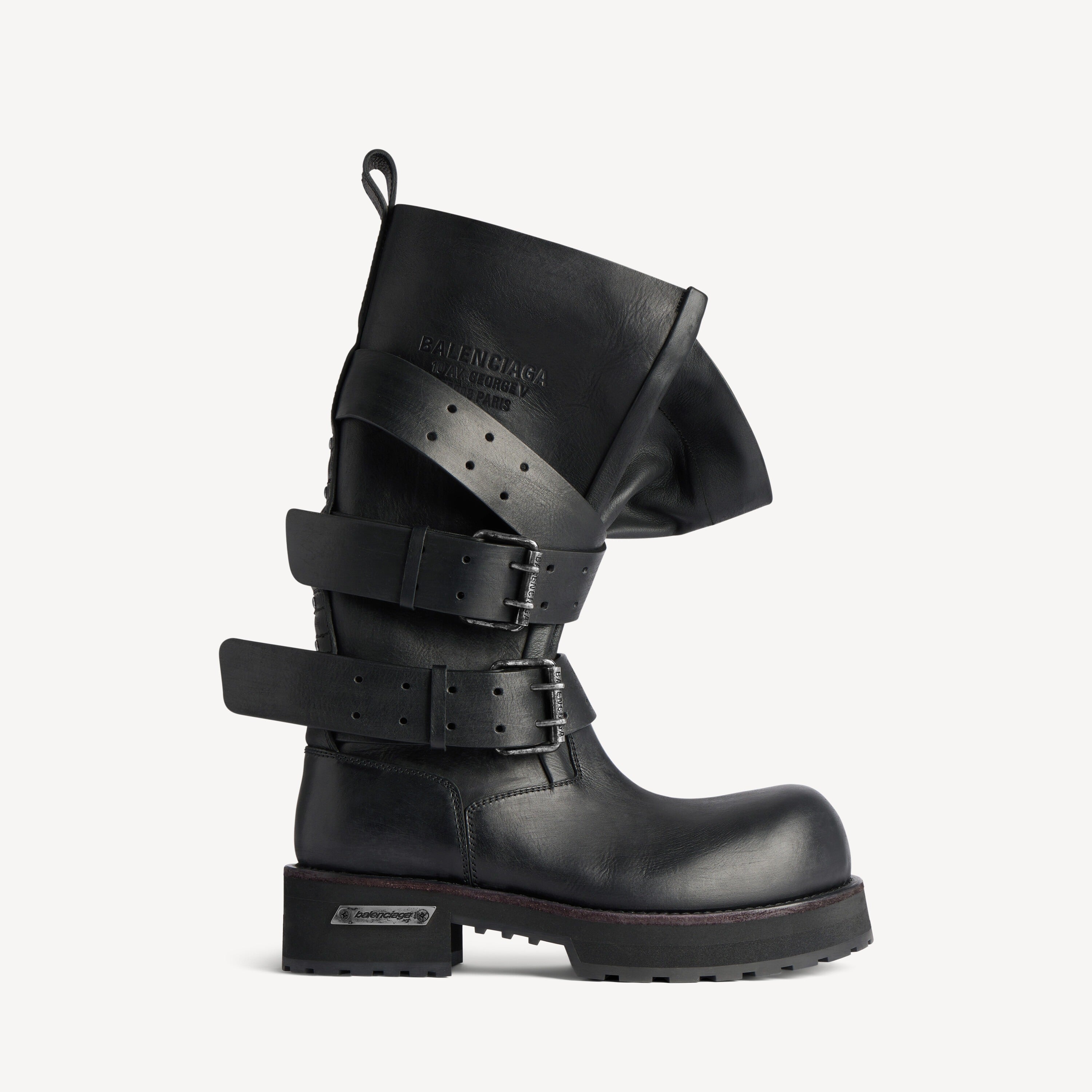 Black boot,front view