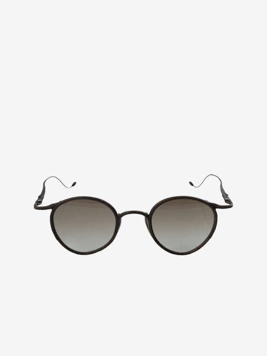 Black sun glasses, front view