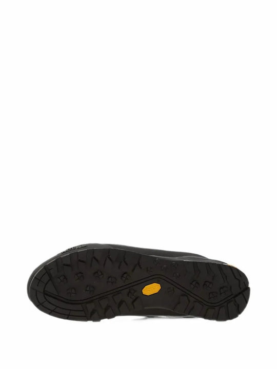 Black shoes, front view