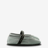 green shoes, side view