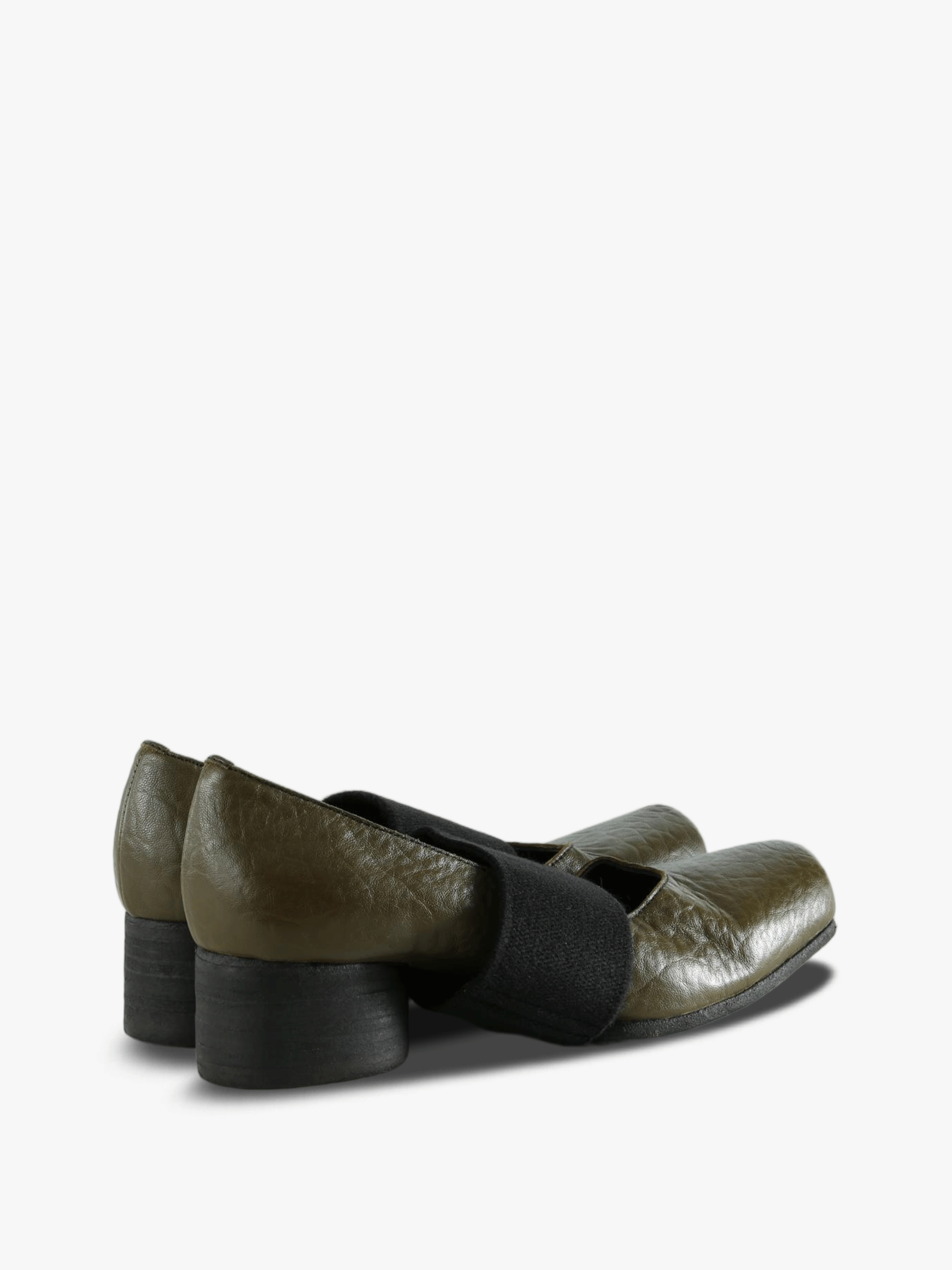 Green shoes, back view