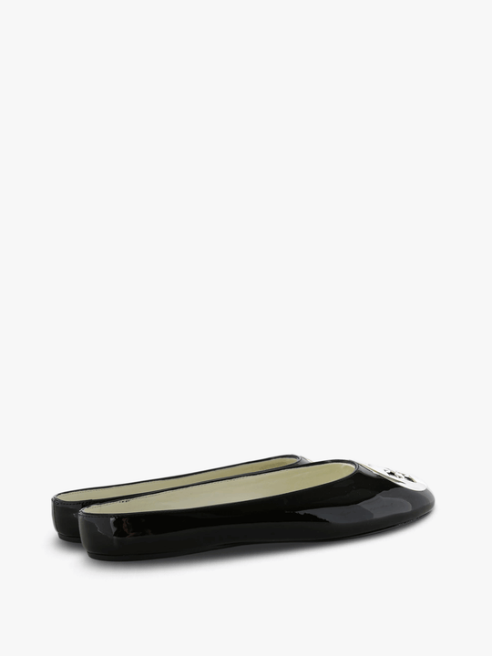 Black shoes, front view