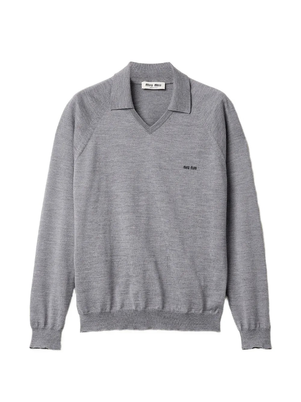 Grey knitwear, front view
