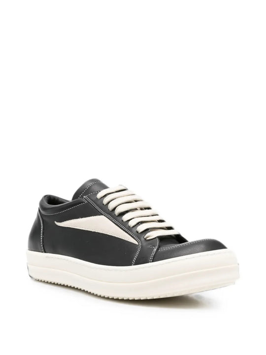 Black shoes, front view
