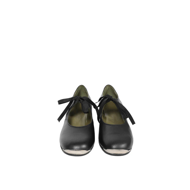 Black shoes, front view