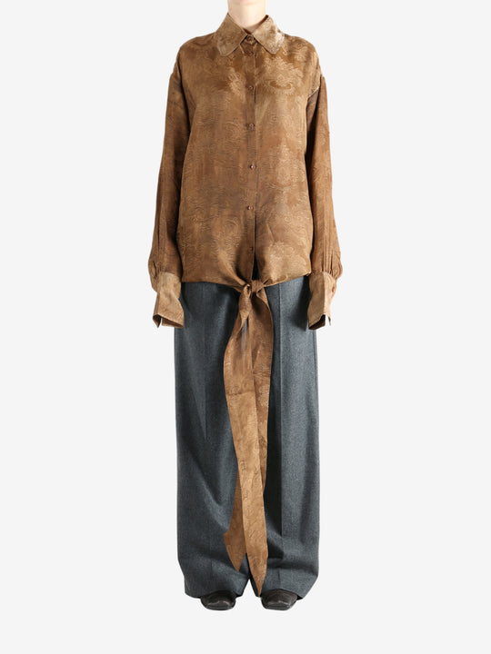 Brown top, full body view