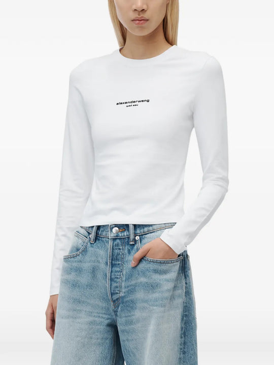 White t-shirt, full body view