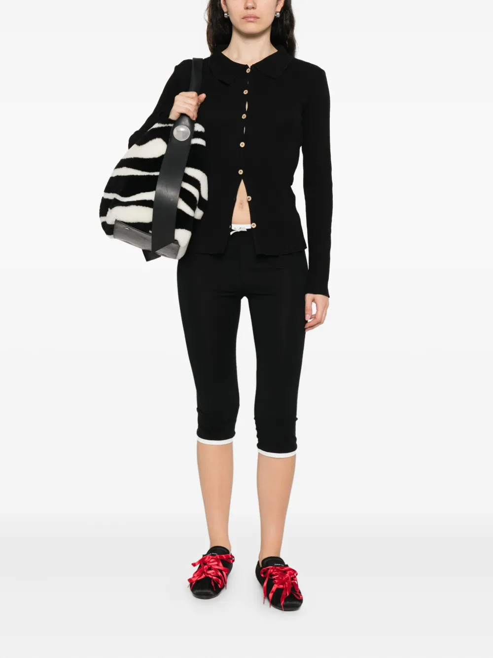 Black shirt, full body view