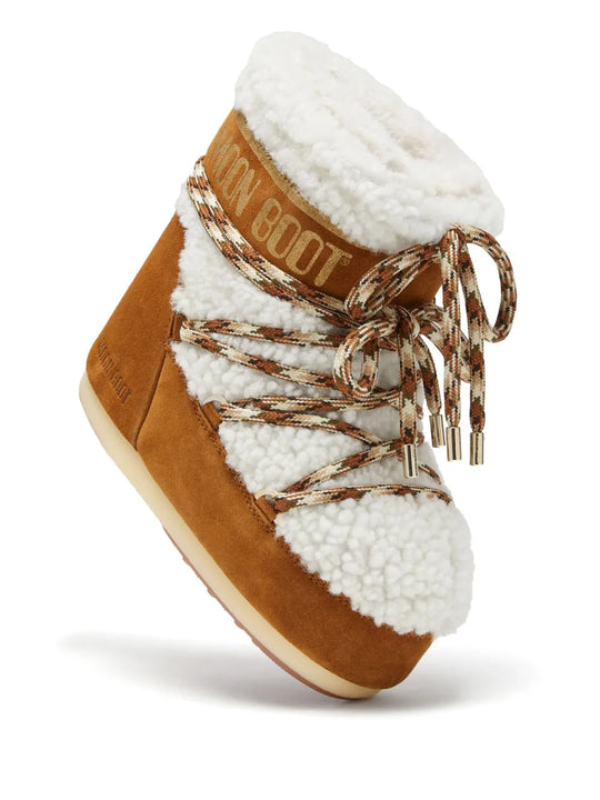 Brown boots, front view