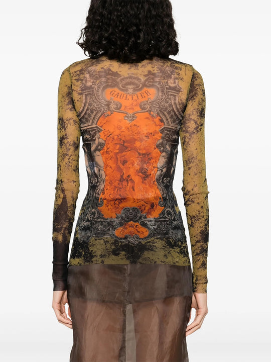 Black top worn by a person, showing the top fit