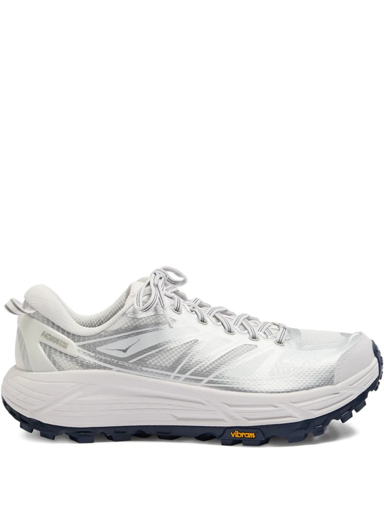 White sneakers,front view