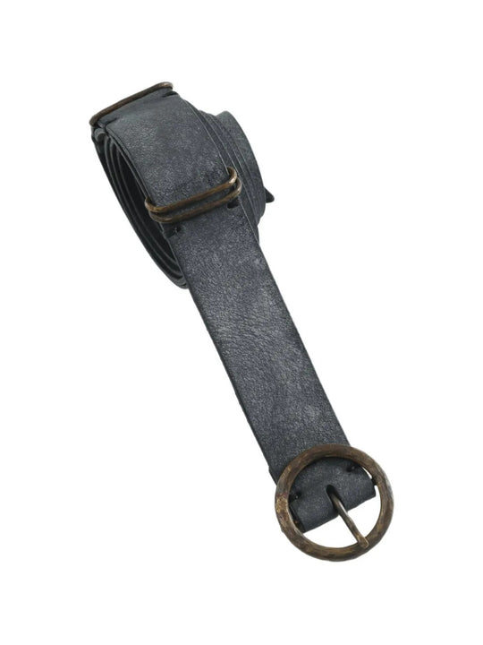 Black accessories, front view