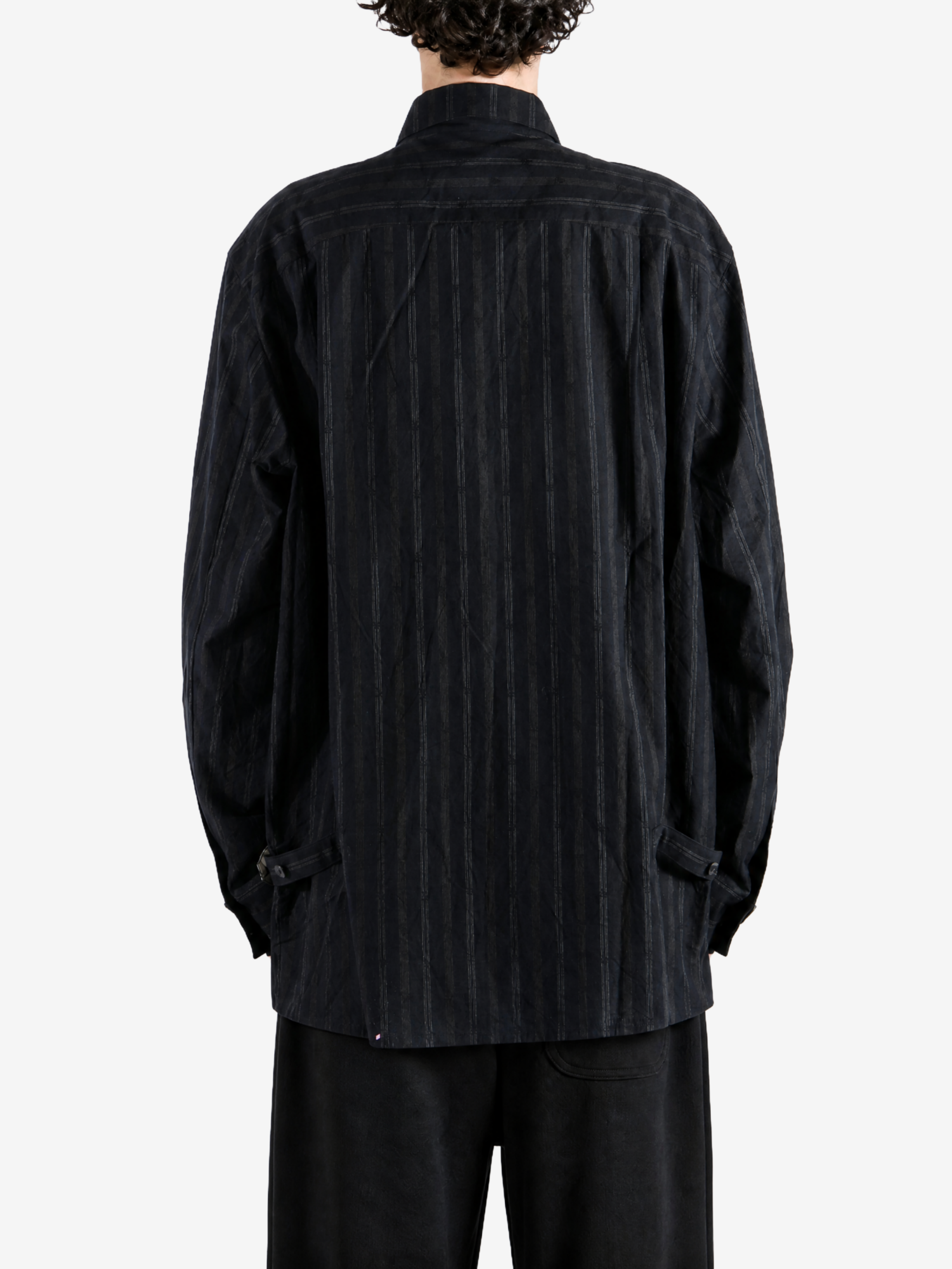 Black shirt, full body view