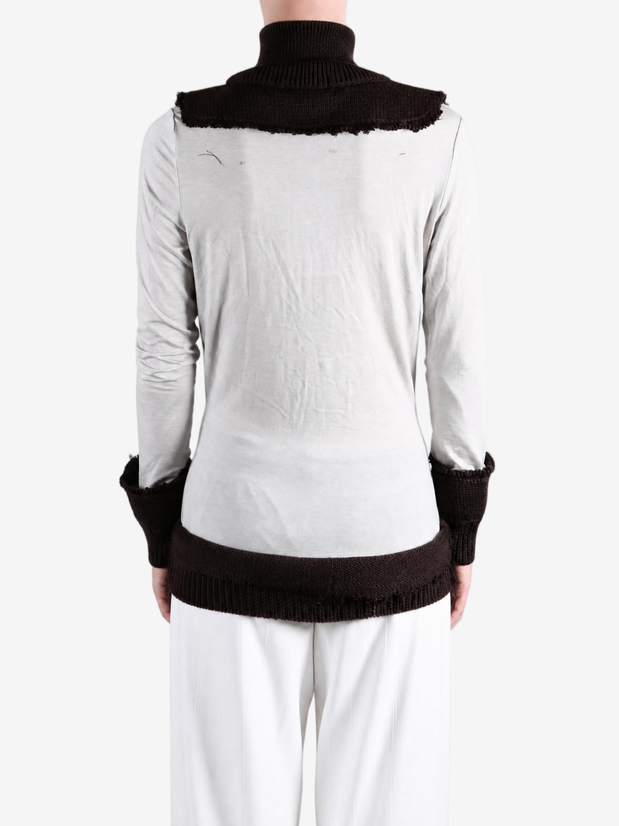 Brown knitwear, front view
