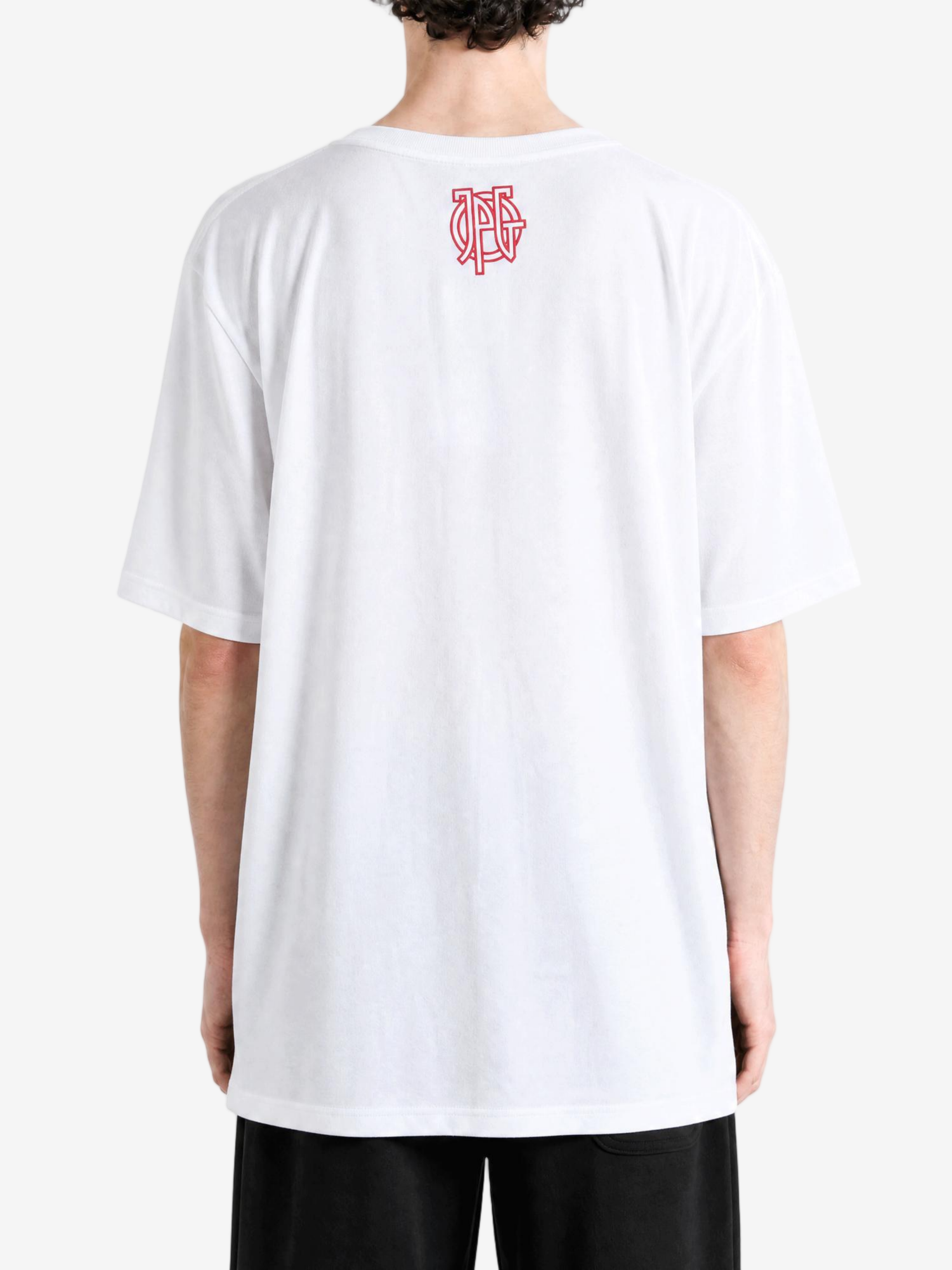 White t-shirt, full body view