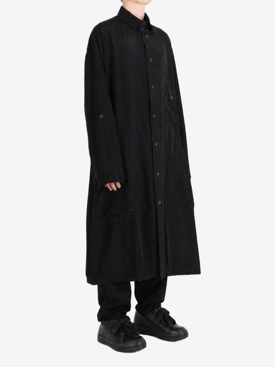 Black shirt, full body view