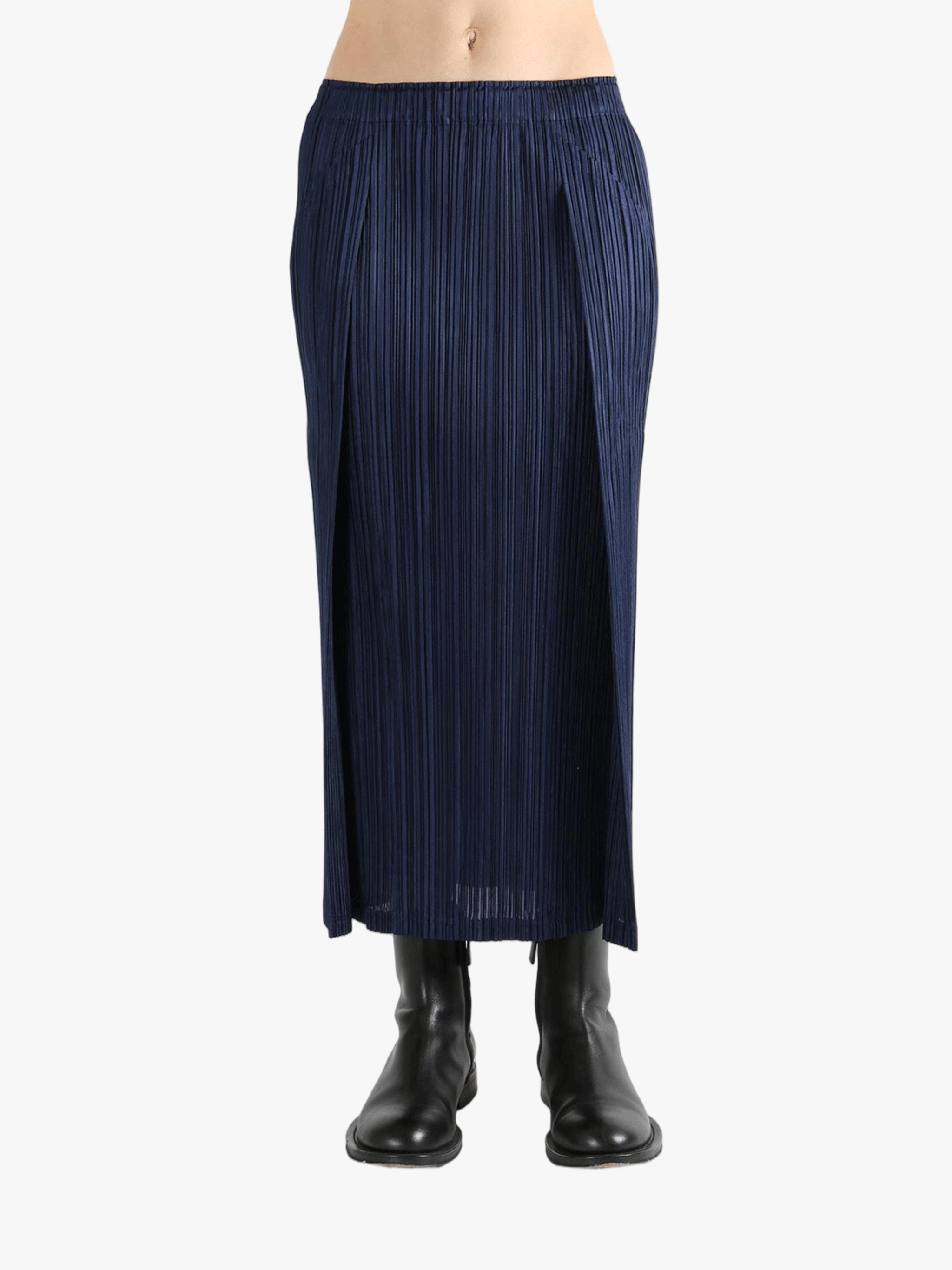 Blue skirt worn by a person, showing the skirt's fit