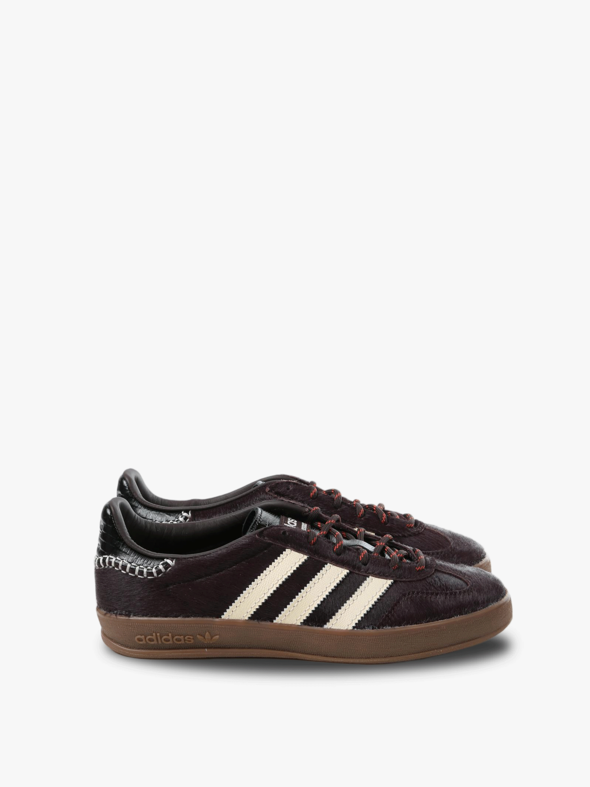 Black shoes, front view