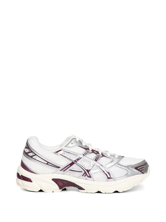 purple sneakers,front view