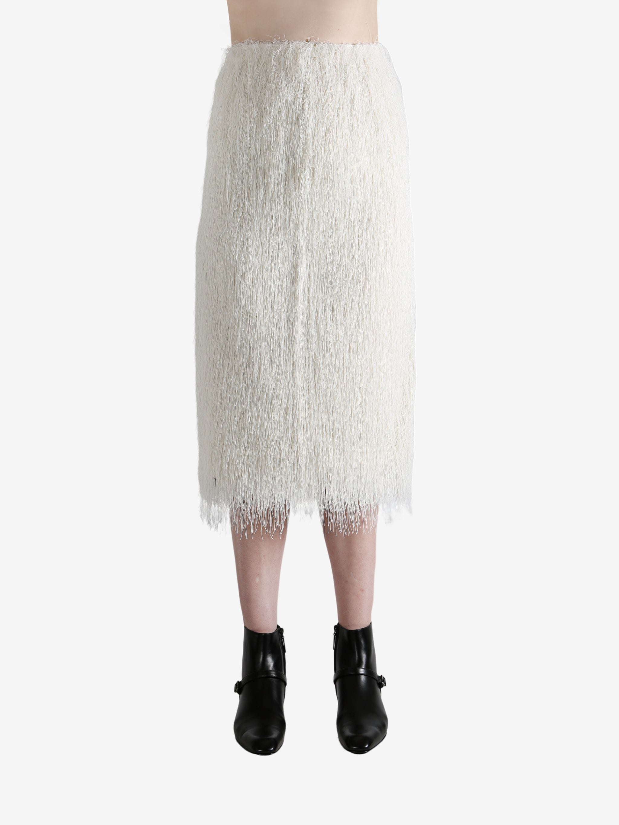 White skirt worn by a person, showing the skirt fit