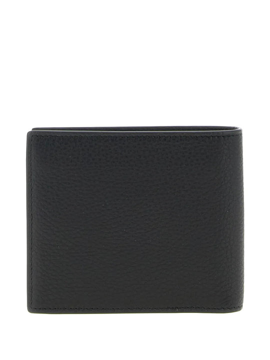 Black accessories, front view