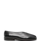 black shoes,front view