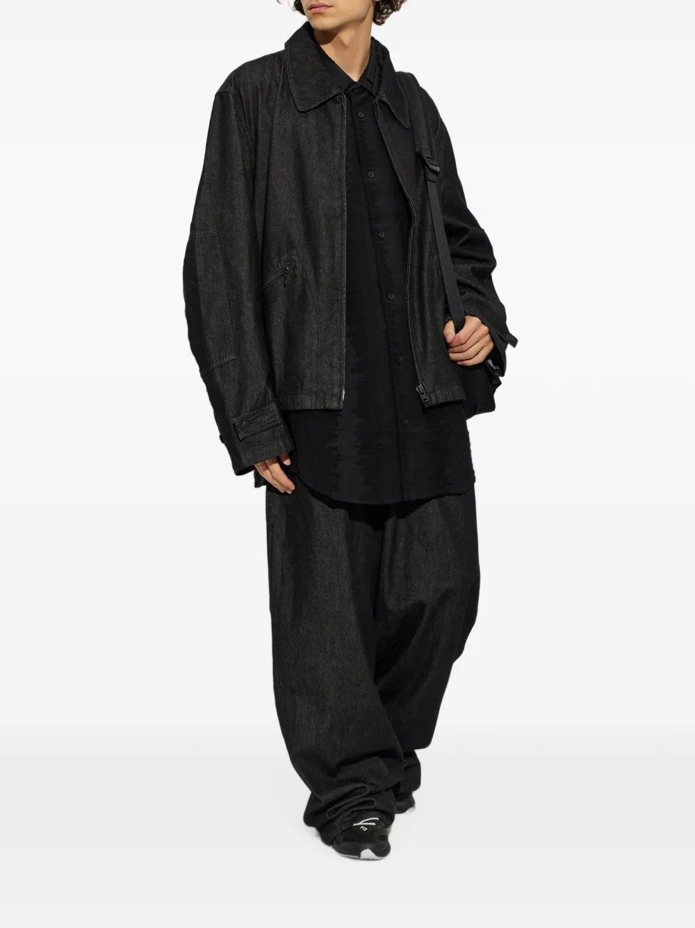 Black shirt, full body view