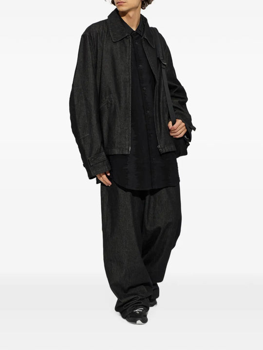 Black shirt, full body view