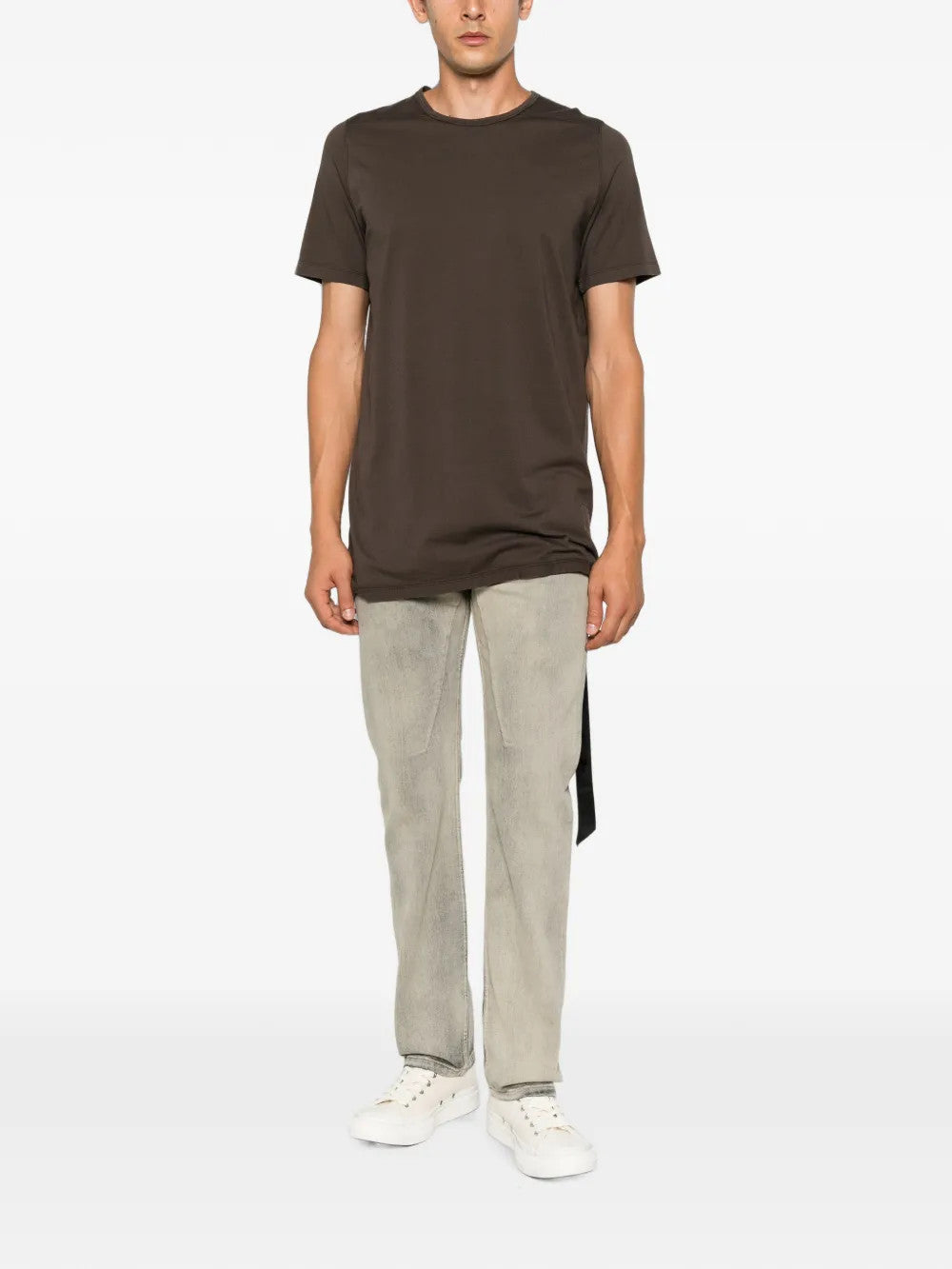 Brown t-shirt, full body view