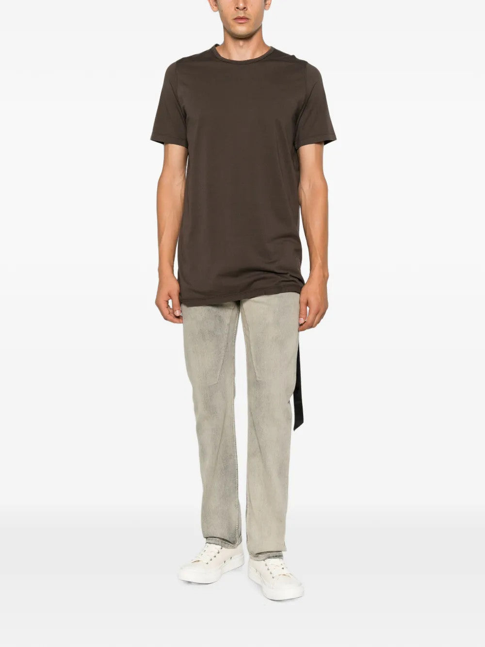 Brown t-shirt, full body view