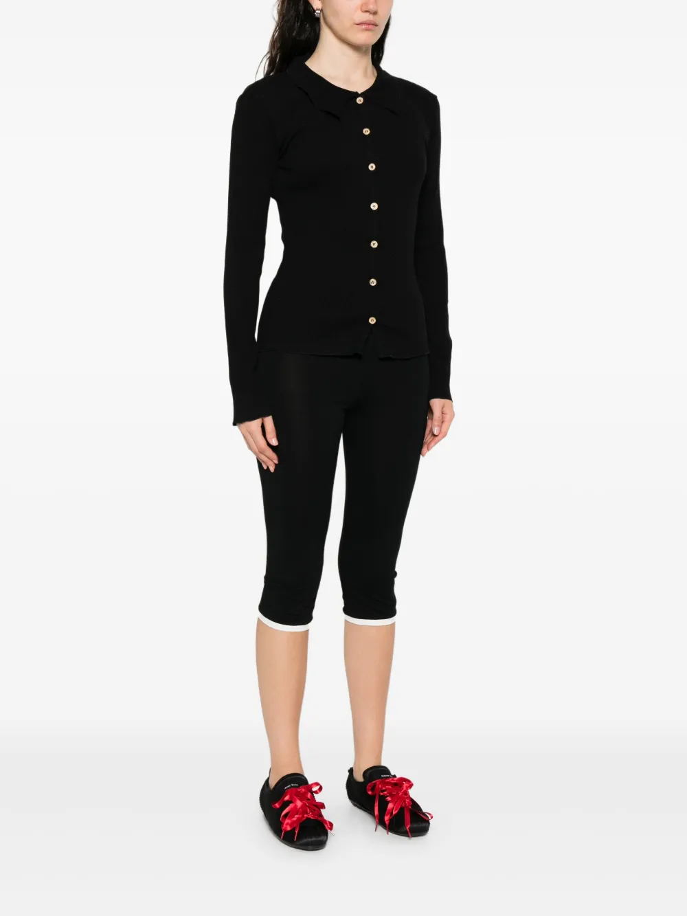 Black shirt, full body view